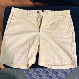 Gap Khaki 7 inch shorts